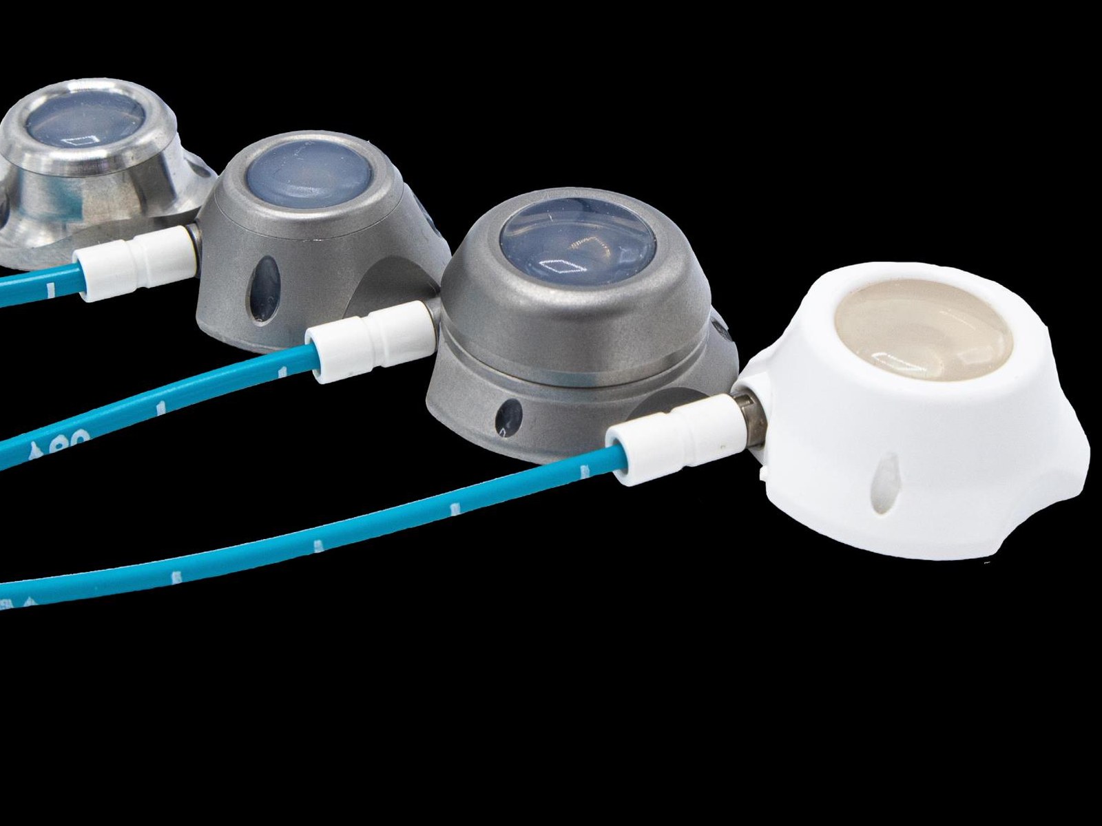 Puertos implantables SmartPort+ de AngioDynamics en titanio y plástico